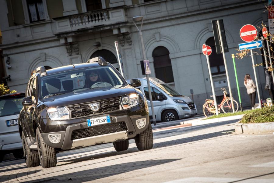  Dacia Duster Black Shadow 2016 года  (фото 24 из 28)
